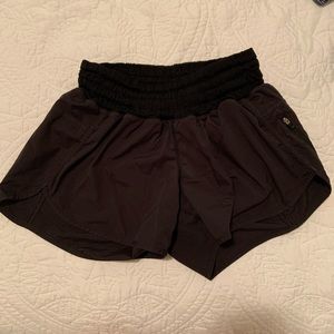 Lululemon tracker shorts